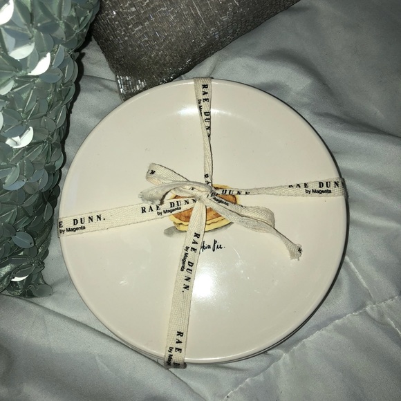 Rae Dunn Other - NWT Rae Dunn set of 4 pumpkin pie dishes
